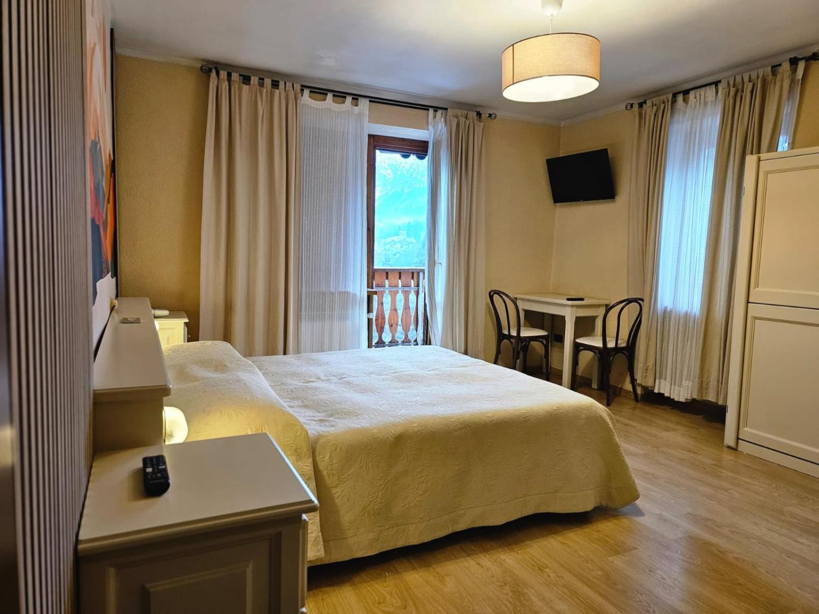 Hotel Bucaneve บาร์โดเนกเกีย ภายนอก รูปภาพ