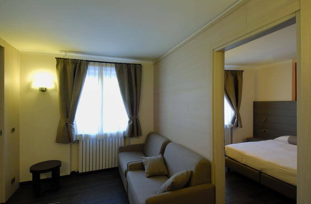 Hotel Bucaneve บาร์โดเนกเกีย ภายนอก รูปภาพ